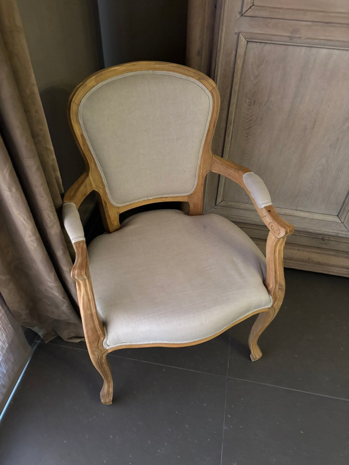 2 moeie antiekstoelen, Ophalen
