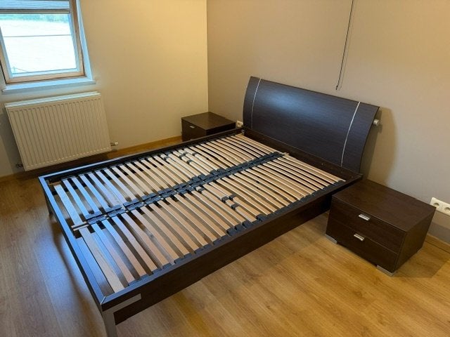 Bed 140x200 inclusief lattenbodems & nachtkastjes, Huis en Inrichting, Slaapkamer | Bedden, Gebruikt, Twijfelaar, 140 cm, 200 cm