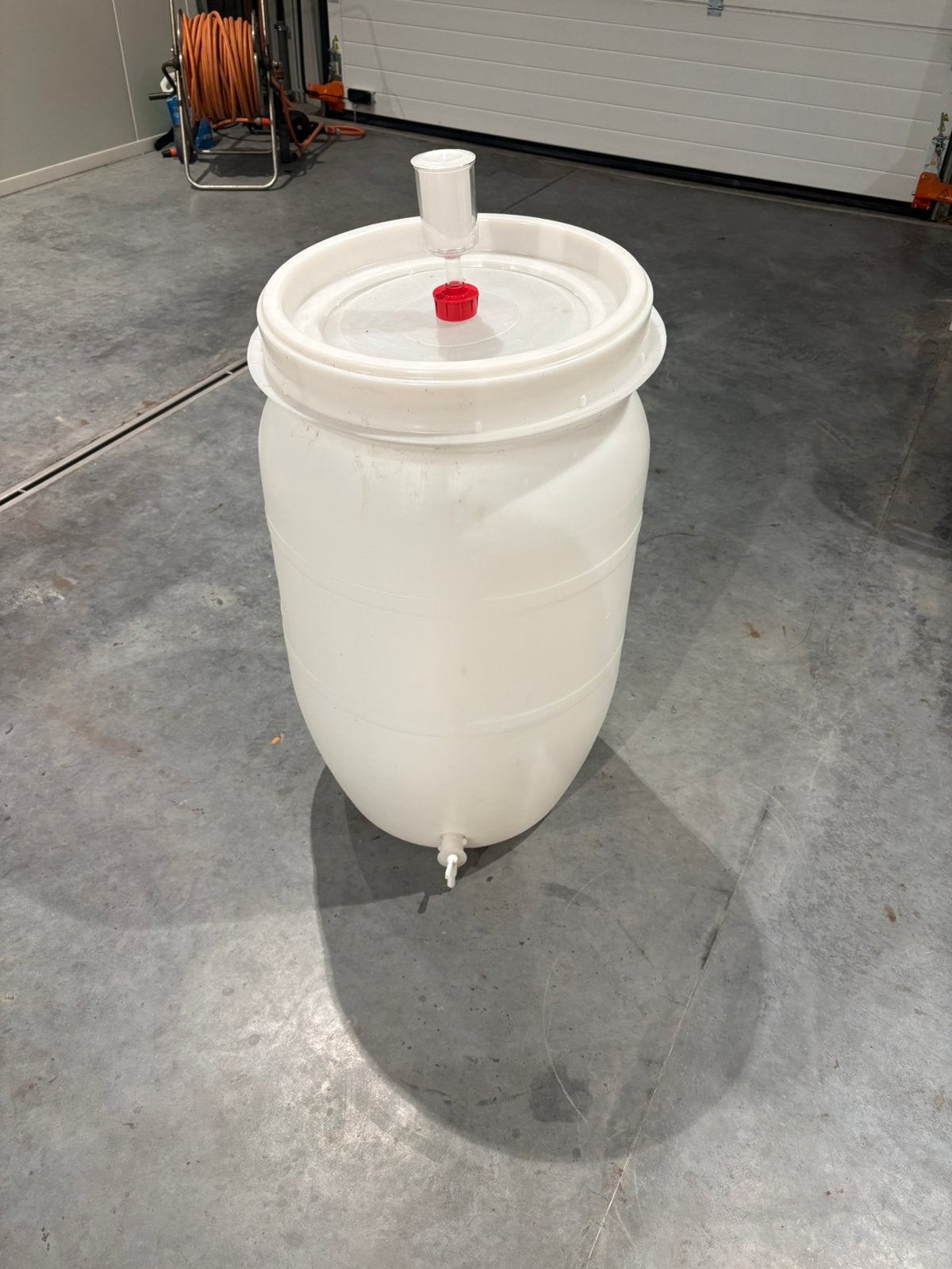 5x kunststof vaten 120l + waterslot + kraantje, Ophalen, Zo goed als nieuw