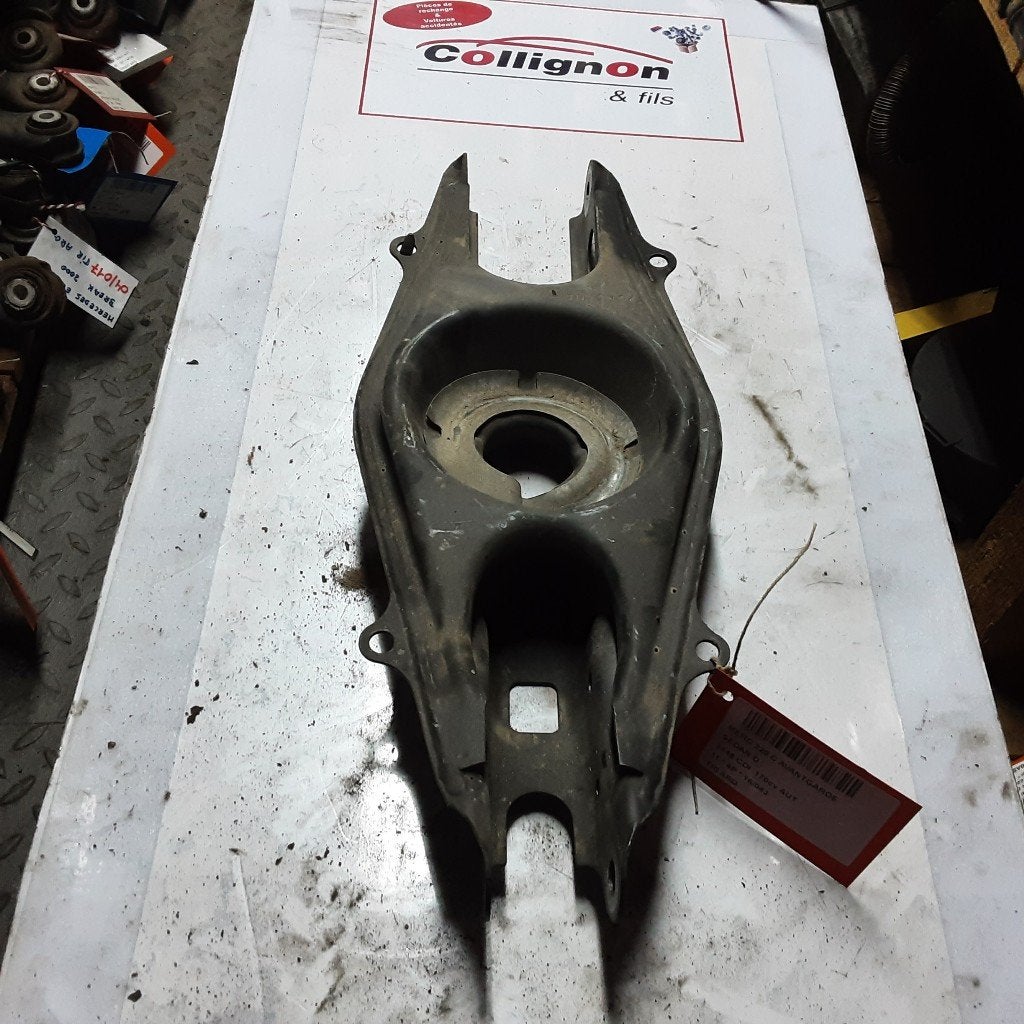 BRAS DE SUSPENSION ARRIÈRE DROIT C (W204) (A2043520888), Mercedes-Benz, Mevr. I. Hauben, Utilisé, Rue de l'Espoir 34 34
4030  GRIVEGNÉE, BE