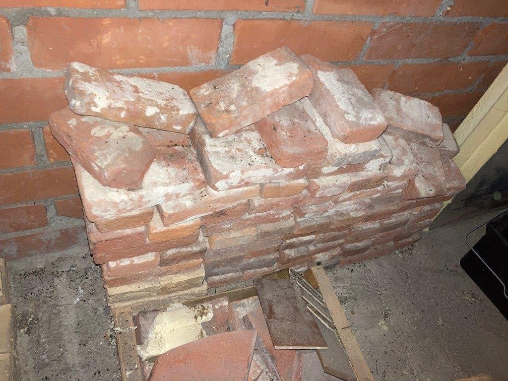 Gratis rode bakstenen (overschot van sierschouw), Doe-het-zelf en Bouw, Metselstenen, Ophalen, Zo goed als nieuw, Bakstenen