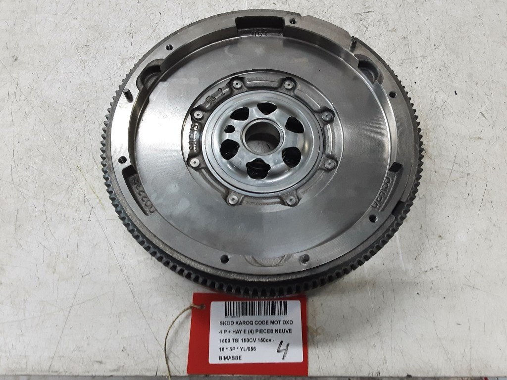 VOLANT MOTEUR BI-MASSE Skoda Karoq (01-2017/-) (05E105266B), Utilisé, Info@skoda-auto.de, Skoda, Max-Planck-Straße  3-5
64331  Weiterstadt, DE
