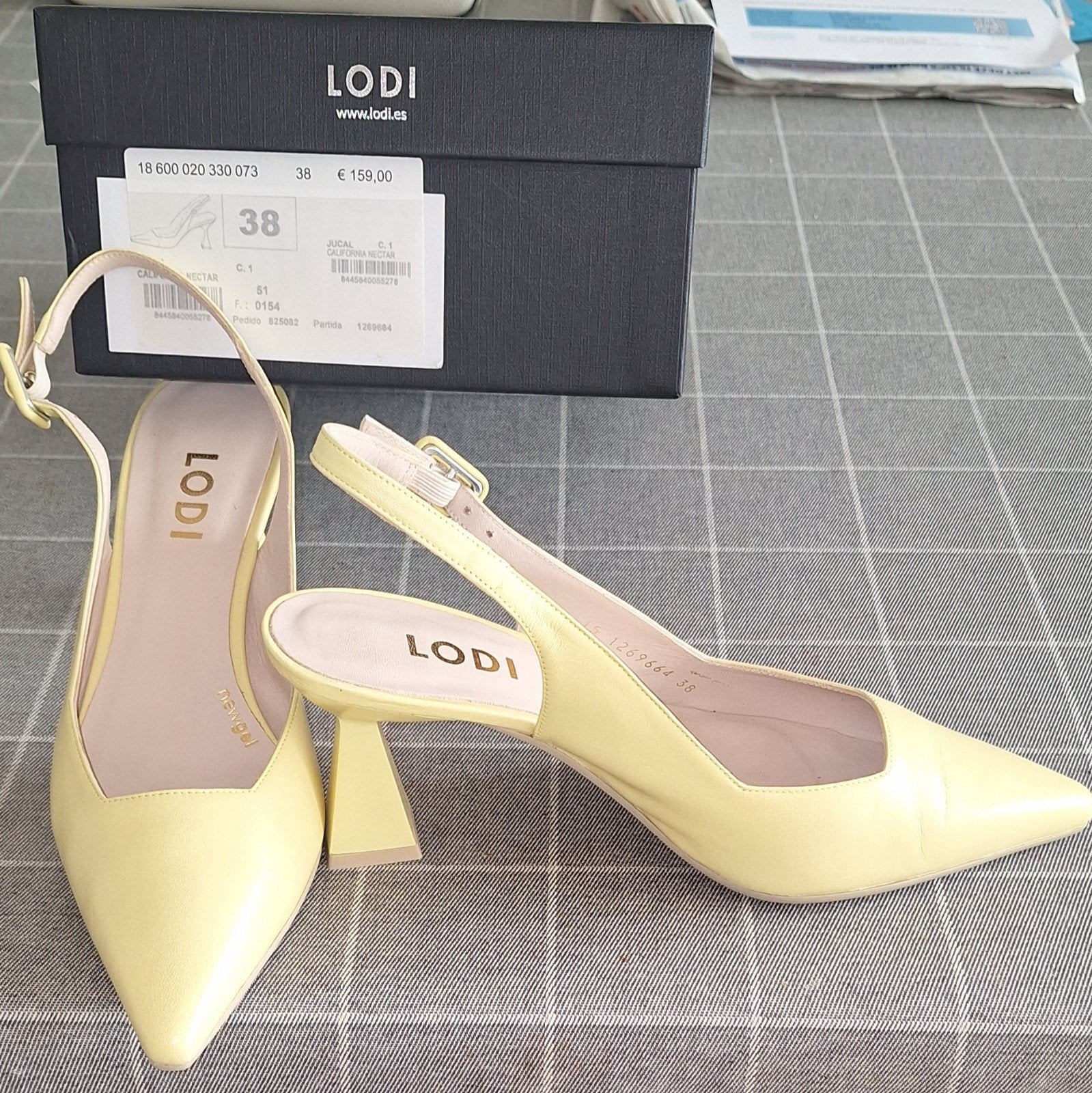 Lodi open schoenen geel, Geel, Ophalen of Verzenden, Zo goed als nieuw, Lodi