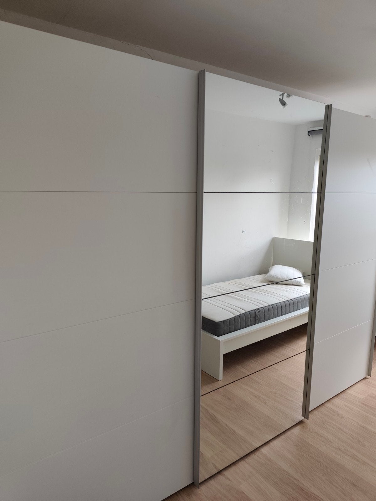 Kledingkast met spiegel in goede staat!, Huis en Inrichting, Kasten | Kleerkasten, Ophalen