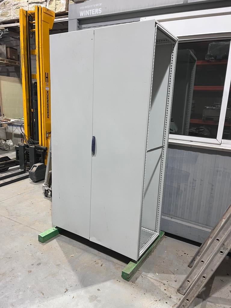 Stalen electriciteitskast, Doe-het-zelf en Bouw, Elektriciteit en Kabels, Zo goed als nieuw, Ophalen