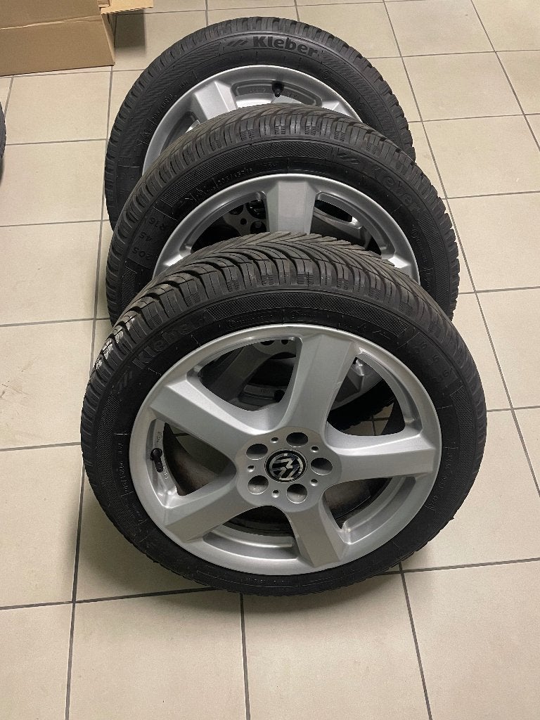 Nouveau set d'hiver Polo BJ 2017  jantes et pneus ET35 5x100, Autos : Pièces & Accessoires, Pneus et Jantes, 4 Saisons, 16 pouces