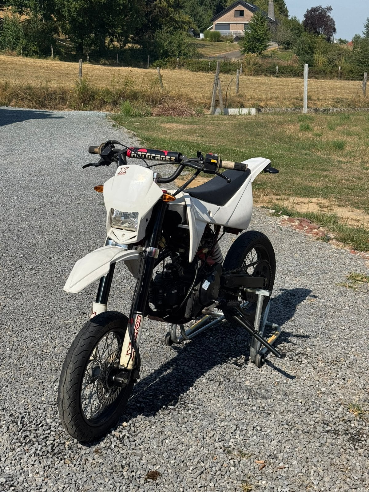 50CC brommer met papieren, Fietsen en Brommers, Ophalen, Zo goed als nieuw