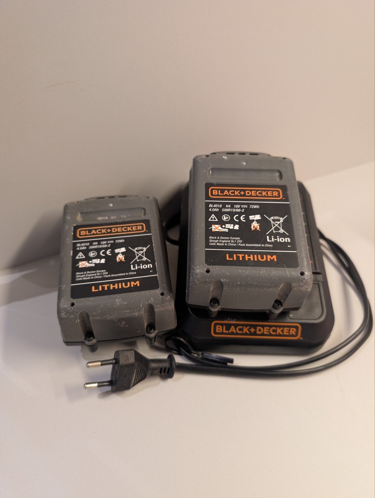 Black & Decker 18V Set: 2x Accu 4.0Ah (BL4018) + Op, Enlèvement ou Envoi, Utilisé