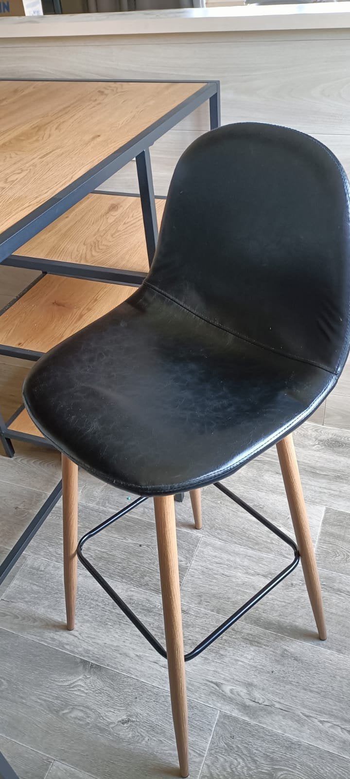 Hoge bartafel met 2 bijpassende stoelen, Huis en Inrichting, Ophalen, Zo goed als nieuw
