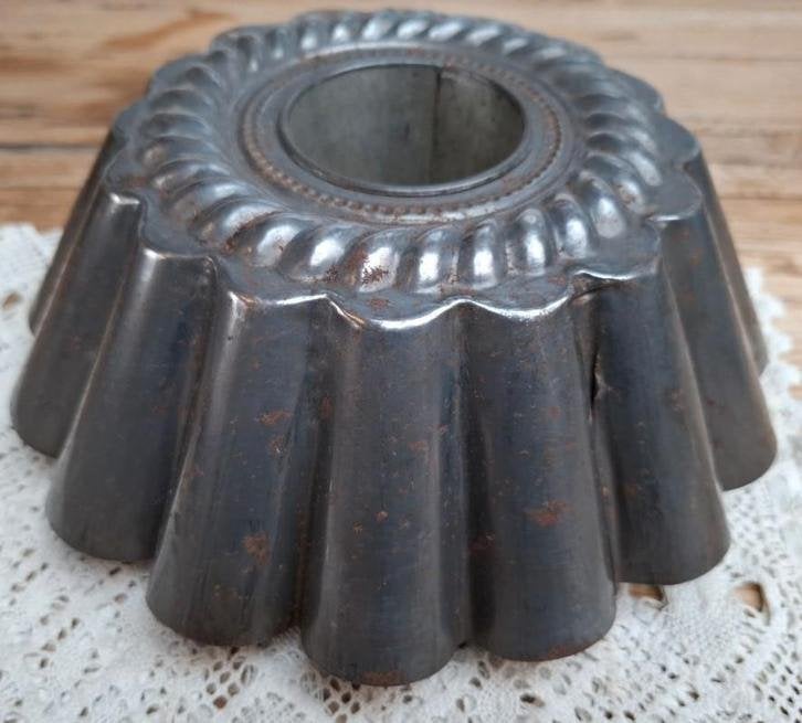 Oude verweerde bakvorm / brioche met kabelrand, Antiek en Kunst, Ophalen of Verzenden