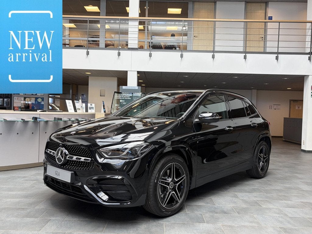 Mercedes-Benz GLA-klasse GLA 180 Star Edition Nieuwe wagen, Auto's, Stof, Zwart, 4 cilinders, 136 pk