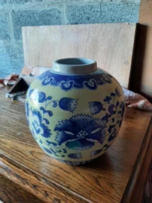 Ancien très beau vase, Enlèvement