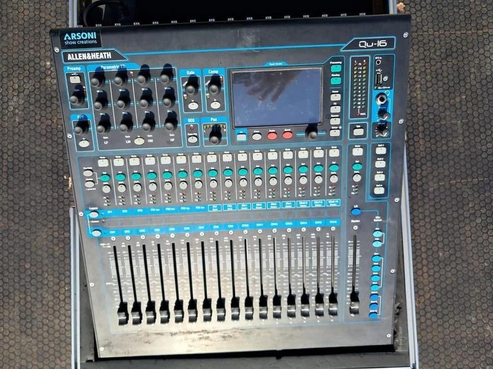 Console de mixage numérique Allen & Heath QU16 en flight, Musique & Instruments, Tables de mixage, Enlèvement