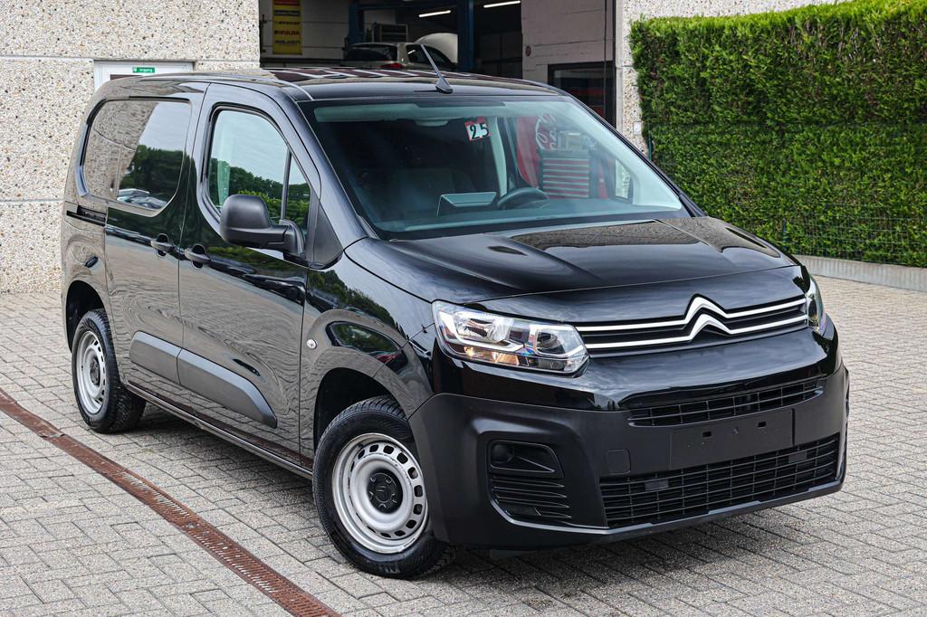 Citroën Berlingo 3-ZITPLAATSEN*APPLE-CARPLAY*PARKEERSENSORE, Auto's, Bestelwagens en Lichte vracht, Voorwielaandrijving, 75 kW