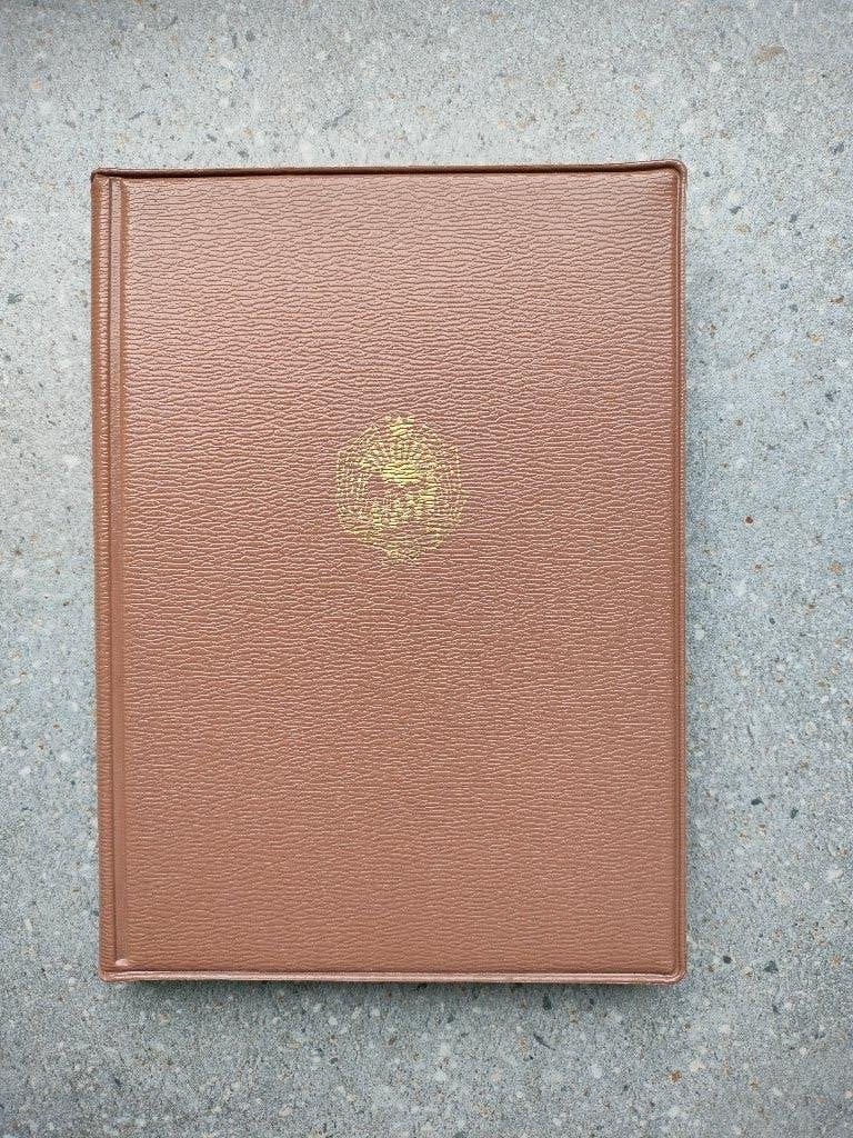 petit album de timbres brun avec 12 pages noires (vide), Timbres & Monnaies, Enlèvement ou Envoi, Album de collection