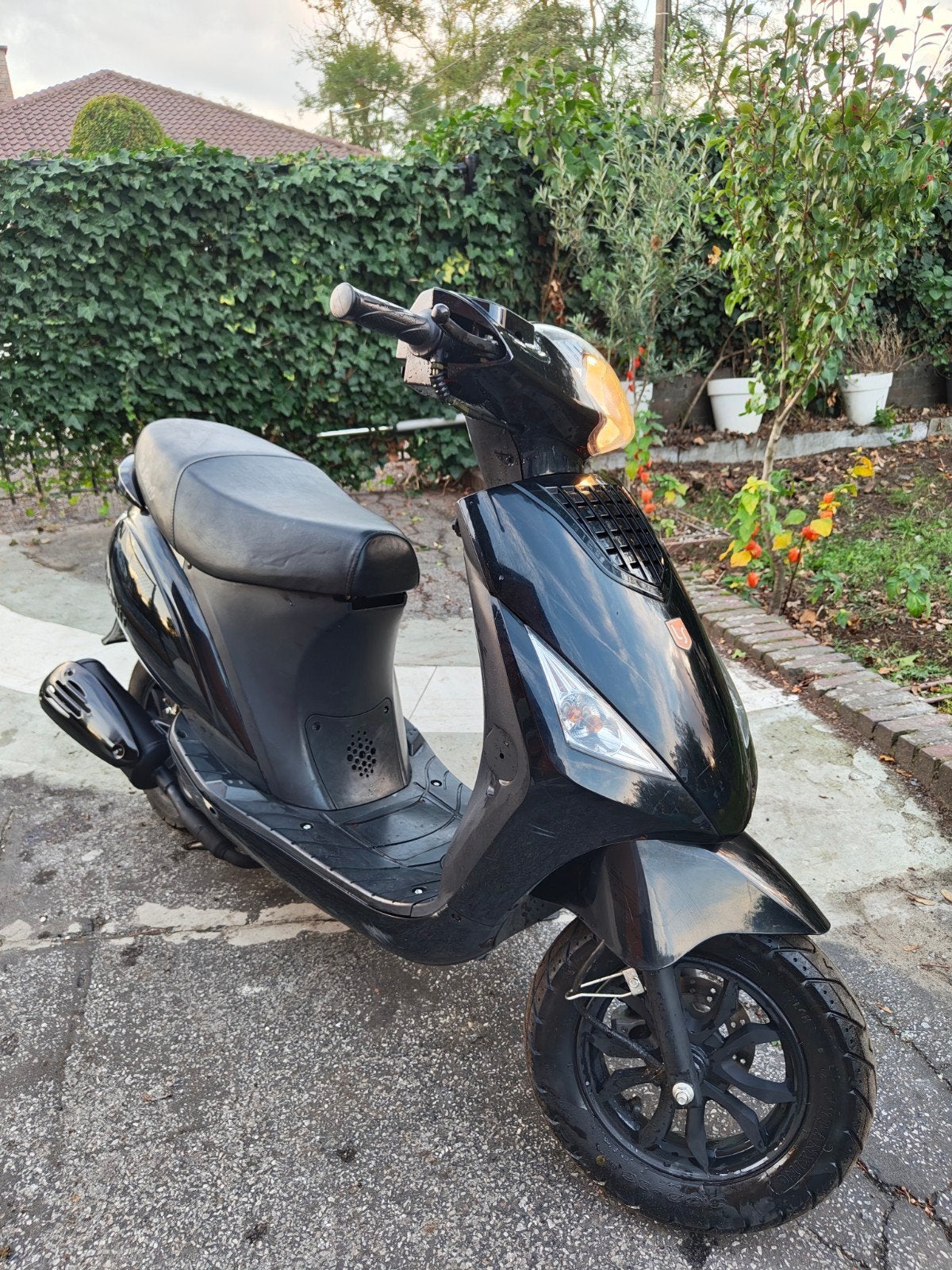 2023 scooter - Klasse B - 2400km‼️LaSouris city

alles werkt, Fietsen en Brommers, Ophalen, Klasse B (45 km/u), Benzine, 50 cc