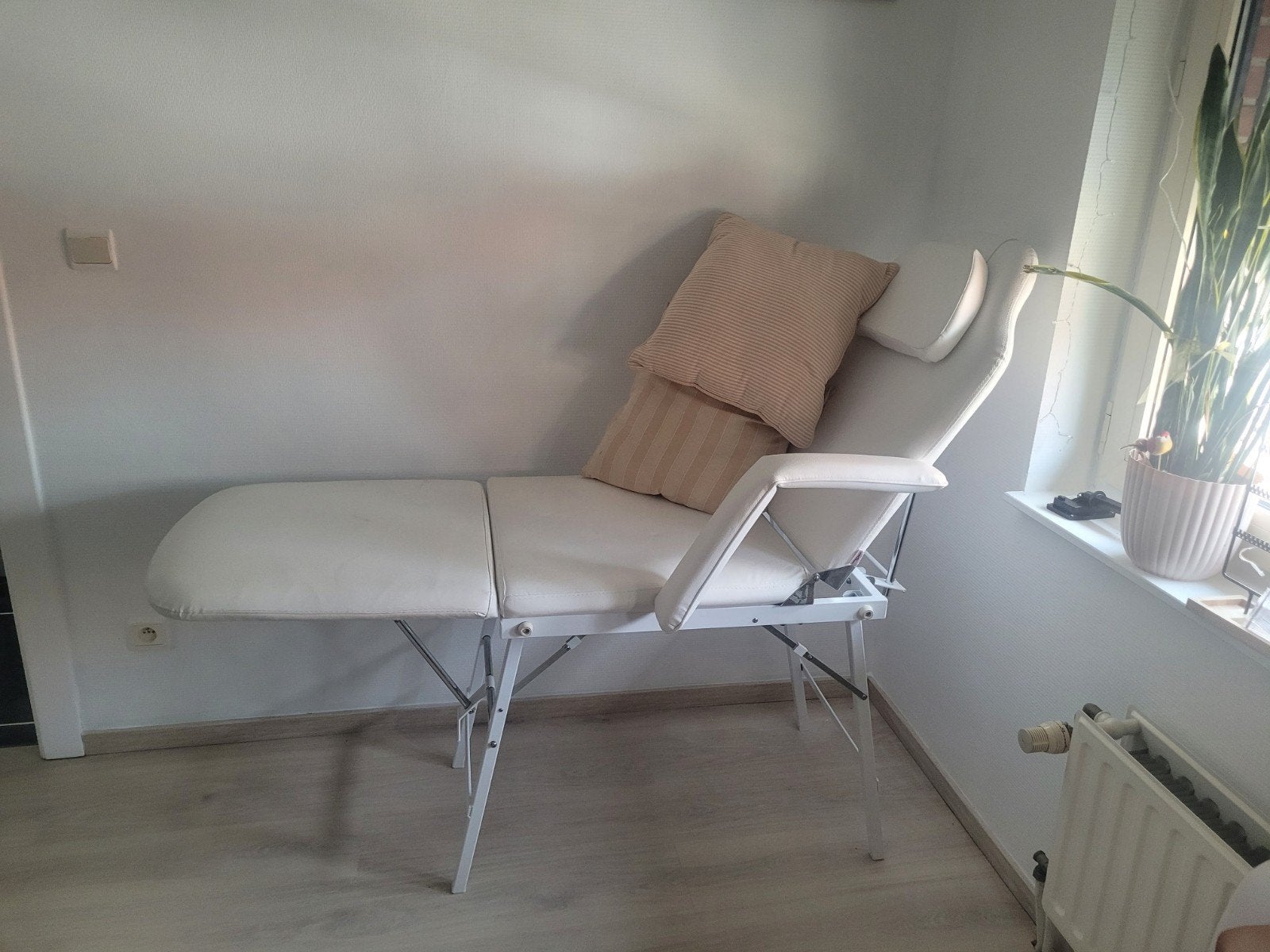 behandelings tafel gelnagels, voetverzorging,  wimpers, Handtassen en Accessoires, Ophalen, Gebruikt, Overige typen
