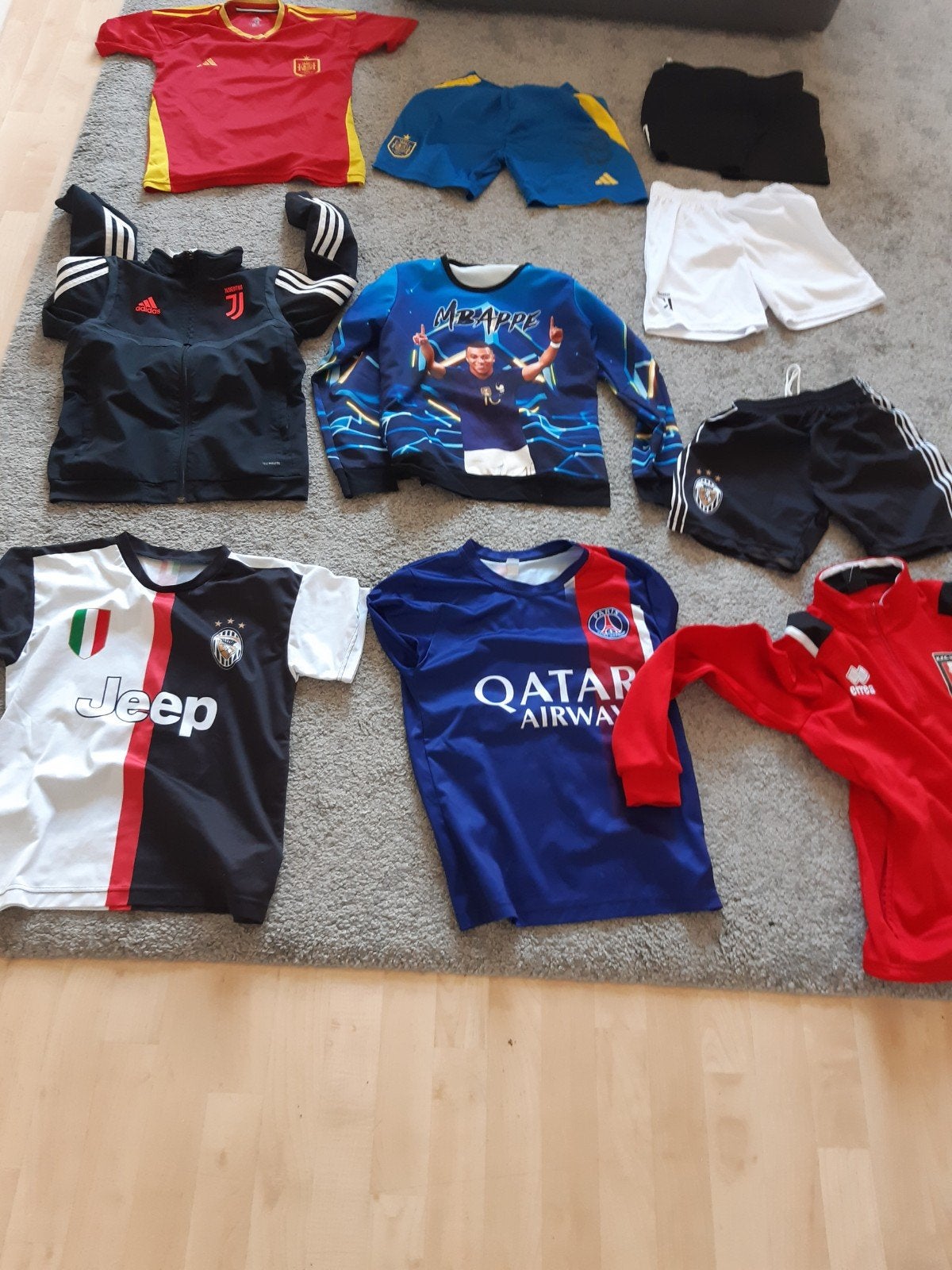 voetbaltruitjes en trainingsjasje Juventus lids 12tot 13j, Sport en Fitness, Ophalen