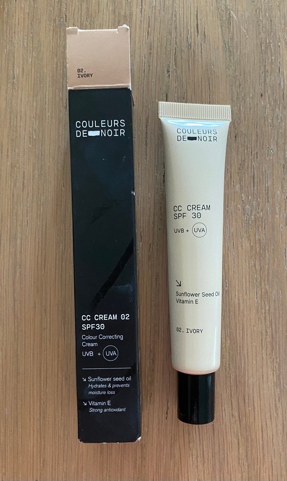 Cc crème Couleurs de noir. Kleur Ivory SPF30, Ophalen, Zo goed als nieuw