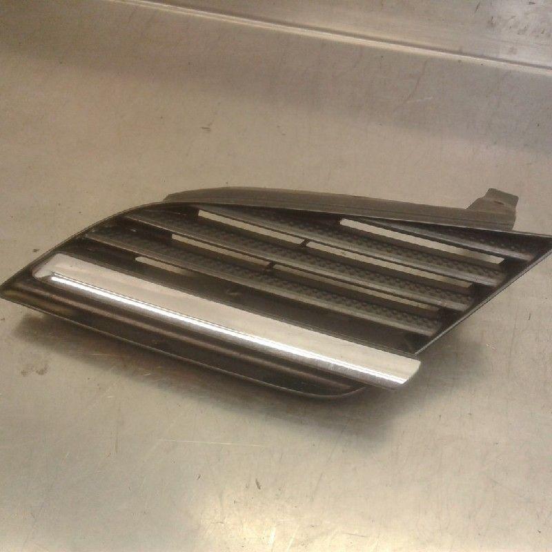 GRILLE Nissan Primera Wagon (W12) (01-2002/12-2007), Gebruikt, Nissan