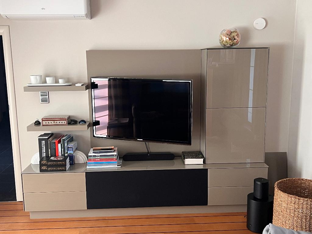 Design TV meubel, Maison & Meubles, Armoires | Mobilier de télévision, 200 cm ou plus, Verre, Utilisé, Modern design