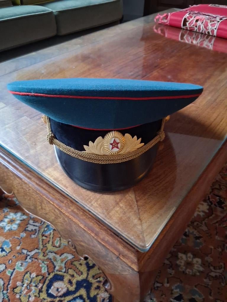 Chapeau d'officier, Antiquités & Art, Enlèvement