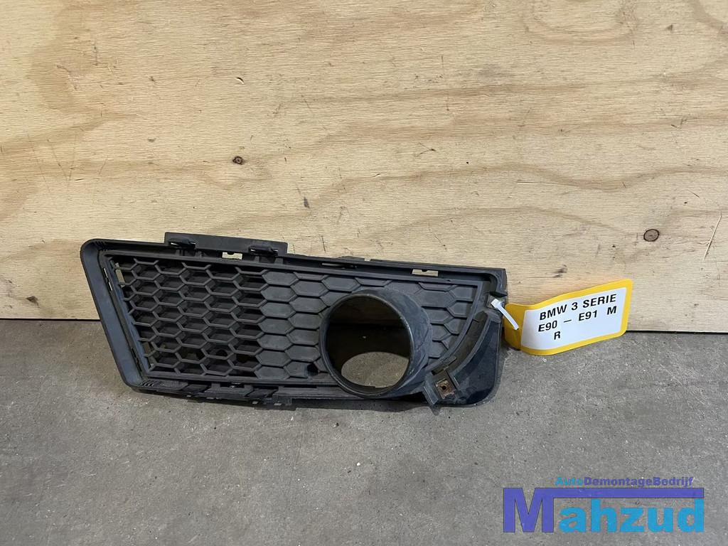 BMW 3 SERIE E90 E91 Rechts bumper rooster M, Auto-onderdelen, Carrosserie, Bumper, BMW, Gebruikt