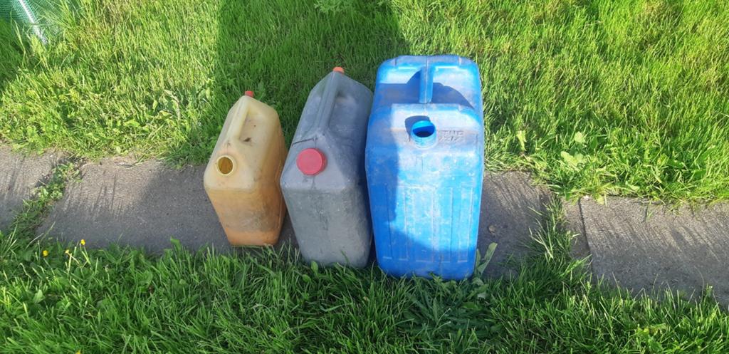 Blikjes van 10 tot 25 liter OM TE DONEREN, Tuin en Terras, Regentonnen, Ophalen