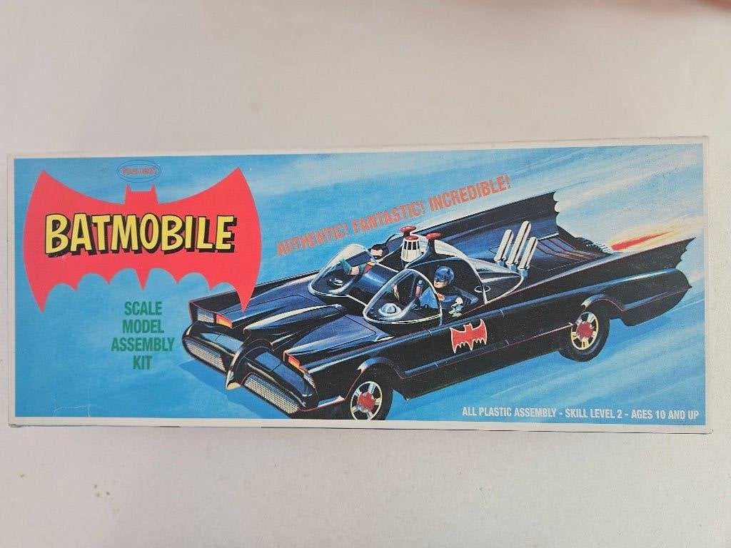 BOUWDOOS POLAR LIGHTS BATMOBILE, Ophalen