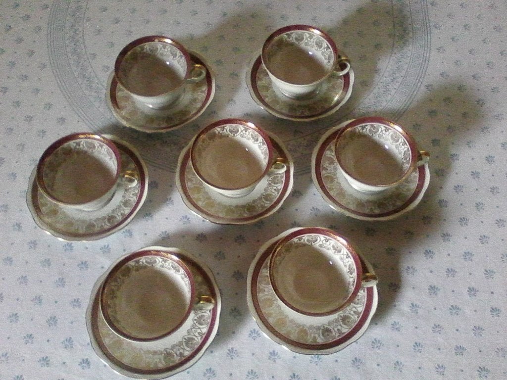 7 Theekopjes met schoteltjes van WAWEL made in Poland (Rood), Enlèvement, Comme neuf, Porcelaine, Tasse(s) et/ou soucoupe(s)