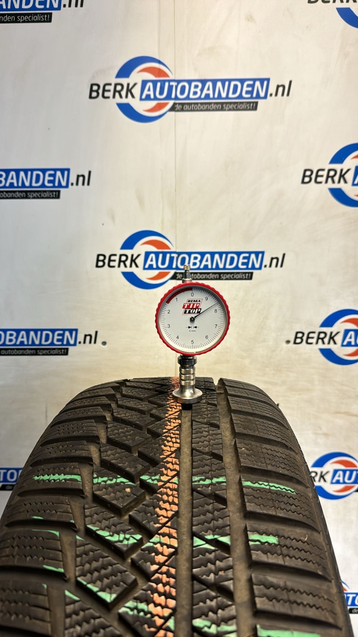 2x Continental WinterContact TS850P (DEMO) 215/45 R20 95T XL, Auto-onderdelen, Banden en Velgen, -, -, Band(en), 20 inch