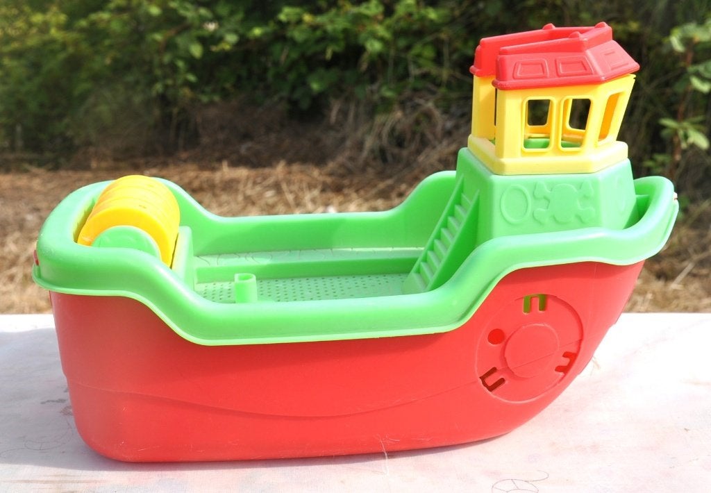 bateau plastique jeu de plage manque le mat, Enfants & Bébés, Jouets | Extérieur | Bacs à sable, Utilisé, Enlèvement ou Envoi