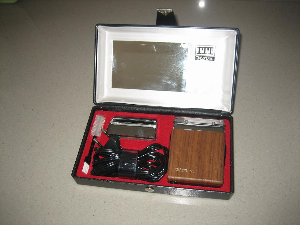retro scheermachines Philips + ITT Nova, Ophalen of Verzenden