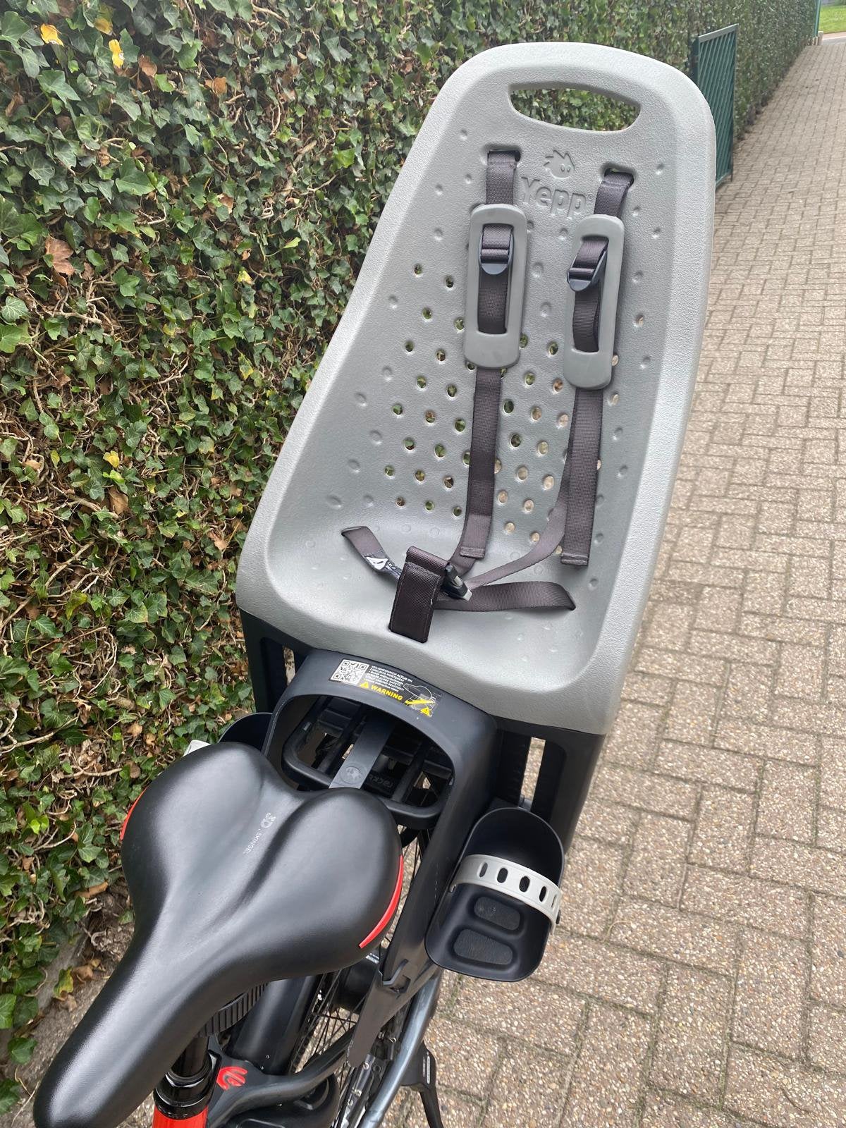 Thule Yepp fietsstoel, Fietsen en Brommers, Ophalen, Zo goed als nieuw, Achterzitje, Voetsteuntjes