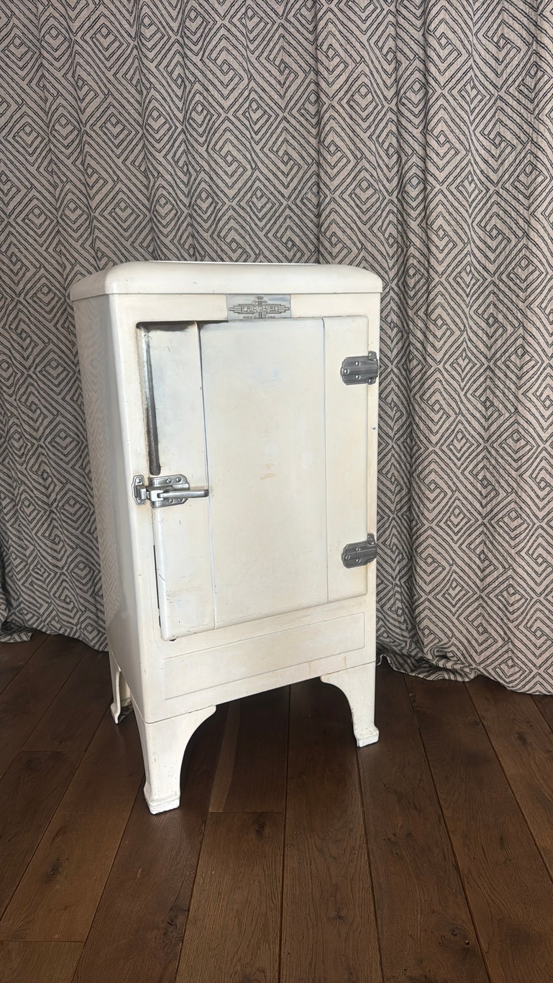 Frigidaire frigo usa 1952, Enlèvement
