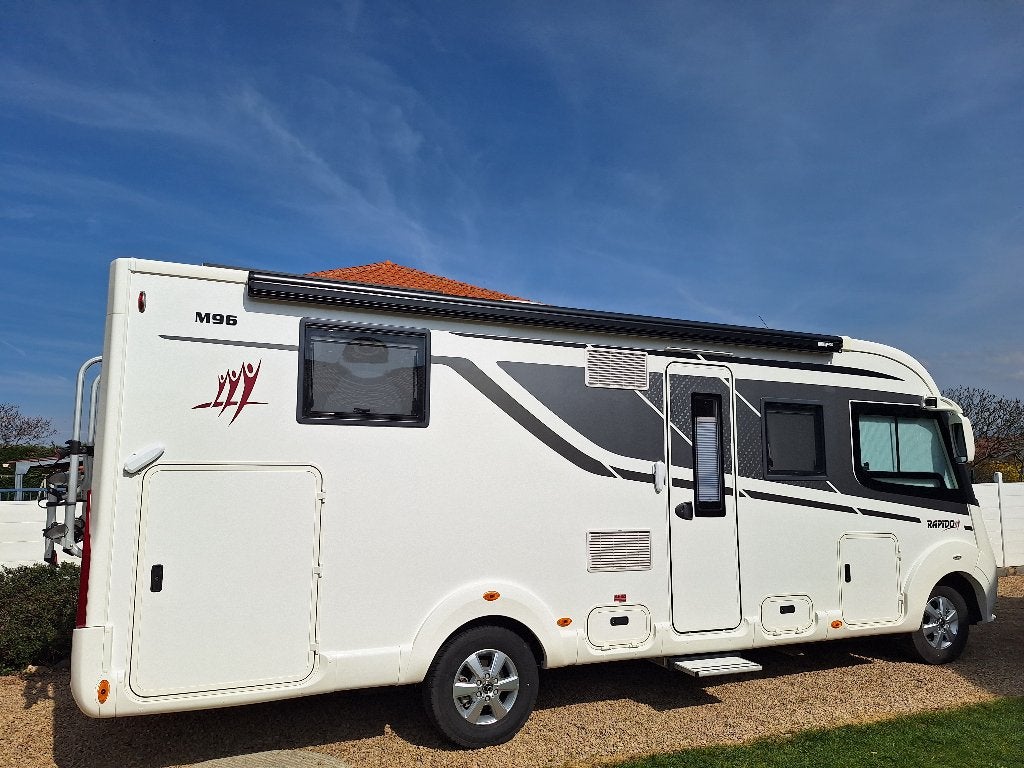 Rapido M96, Caravanes & Camping, Camping-cars, Toilette à cassette, Automatique, Réfrigérateur, Airbags