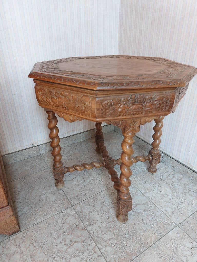 Table d'appoint octogonale en chêne sculpté, Enlèvement