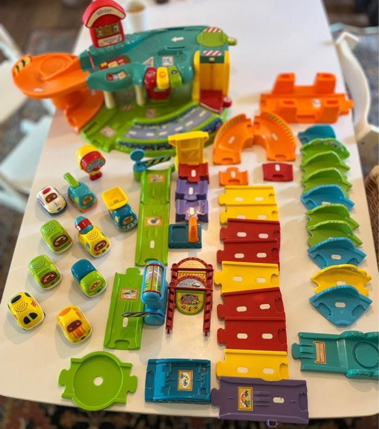 V tech toet toet garage inclusief baan en autootjes, Kinderen en Baby's, Ophalen, Zo goed als nieuw