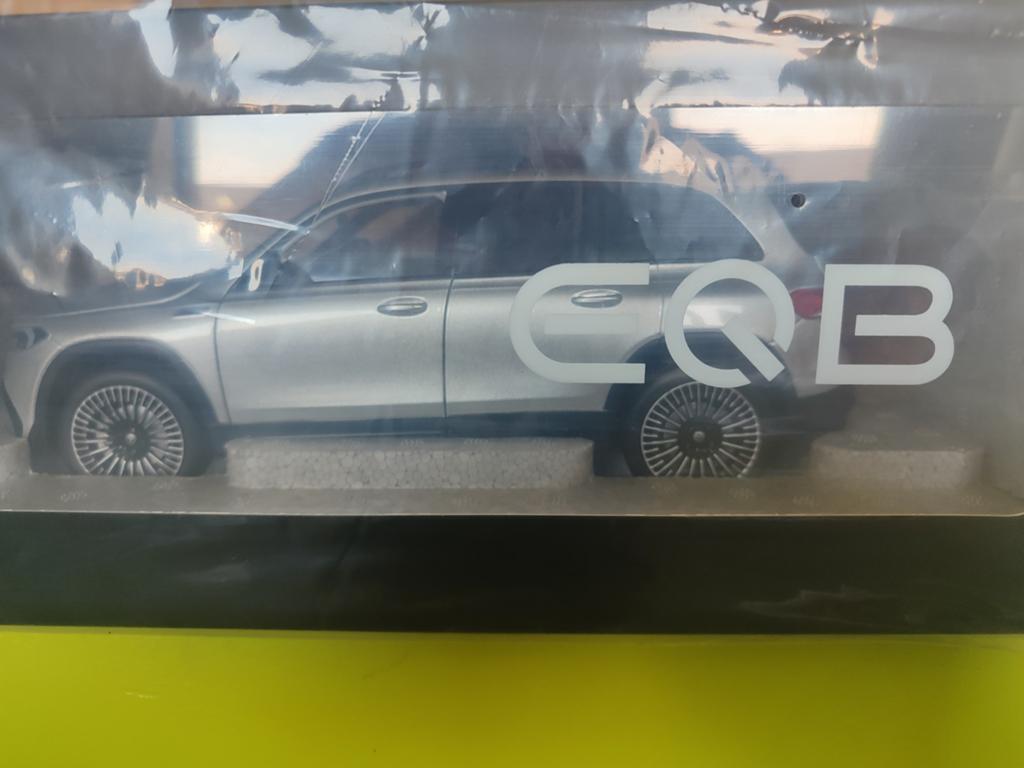 Mercedes eqb iridium silver, Hobby en Vrije tijd, Modelauto's | 1:18, Ophalen of Verzenden