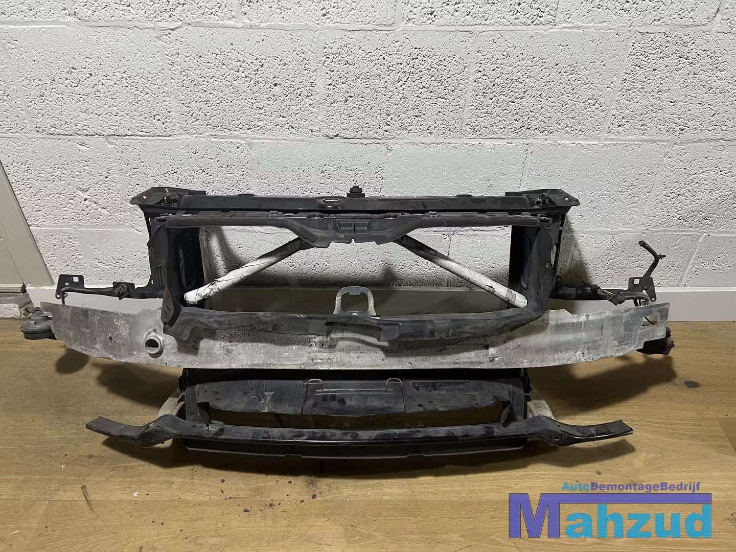 BMW 3 SERIE F30 320d voorfront front bumperbalk 2012-2018, Petuelring 130
80788  Munich, DE, Gebruikt, Voor, Info@bmw.de