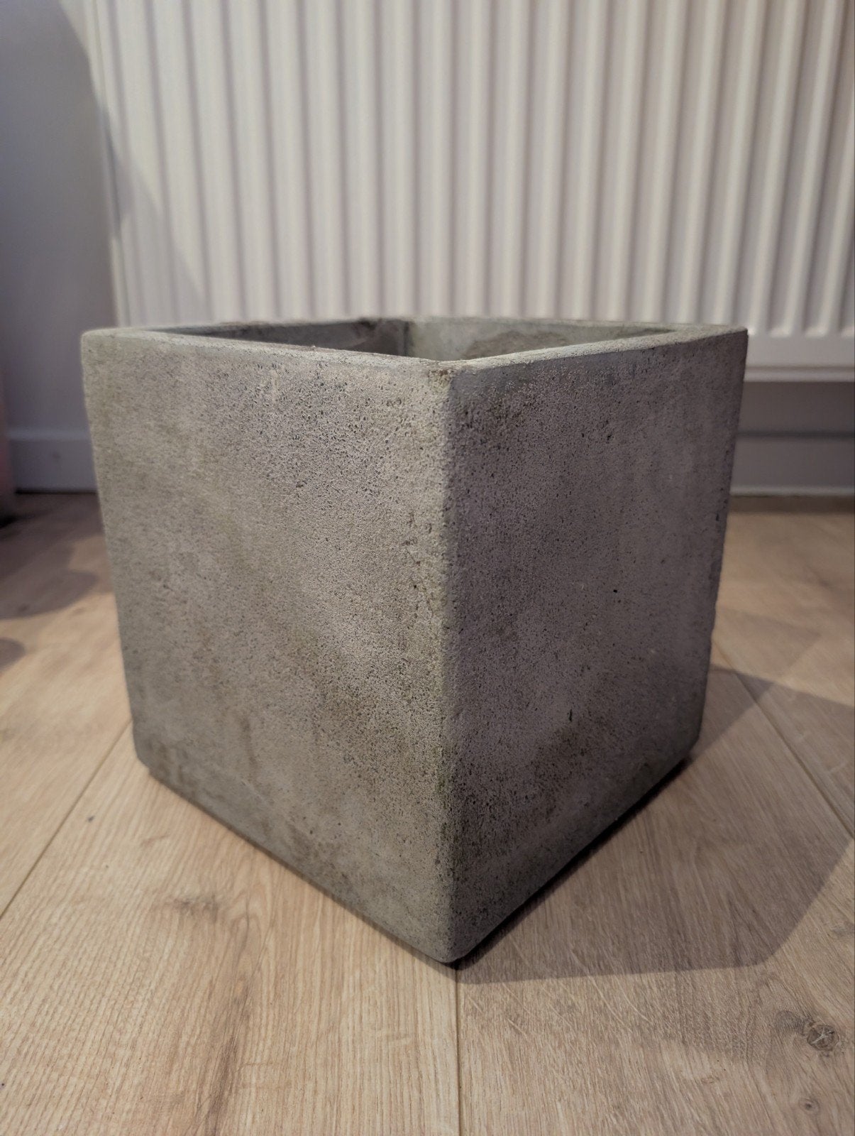 Grijze vierkante bloempot beton buiten, Tuin en Terras, Ophalen, Gebruikt, Minder dan 30 cm, Minder dan 60 cm