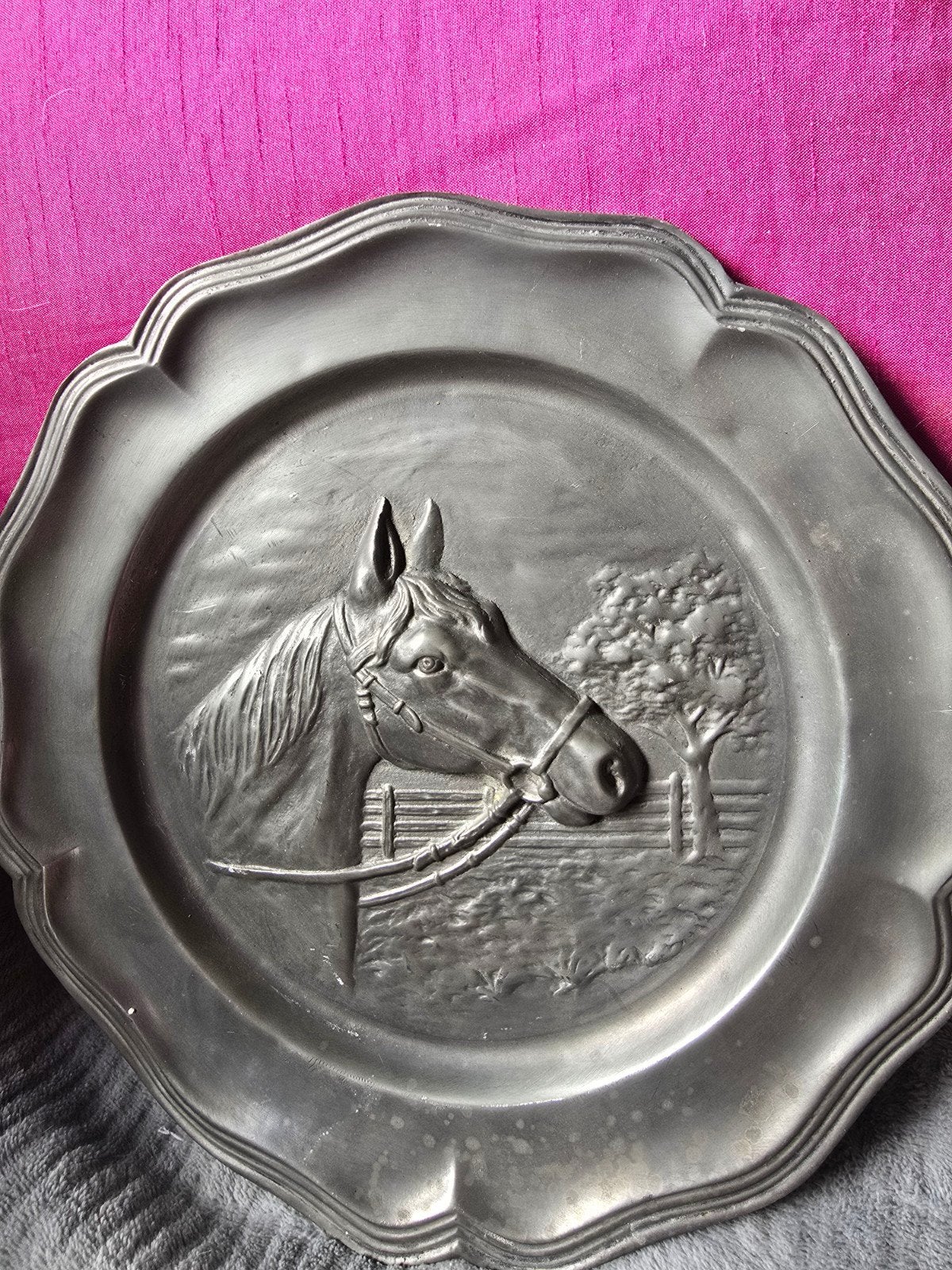 Assiette murale vintage en étain 94% – Décor Tête de Cheval, Antiquités & Art, Antiquités | Étain, Enlèvement