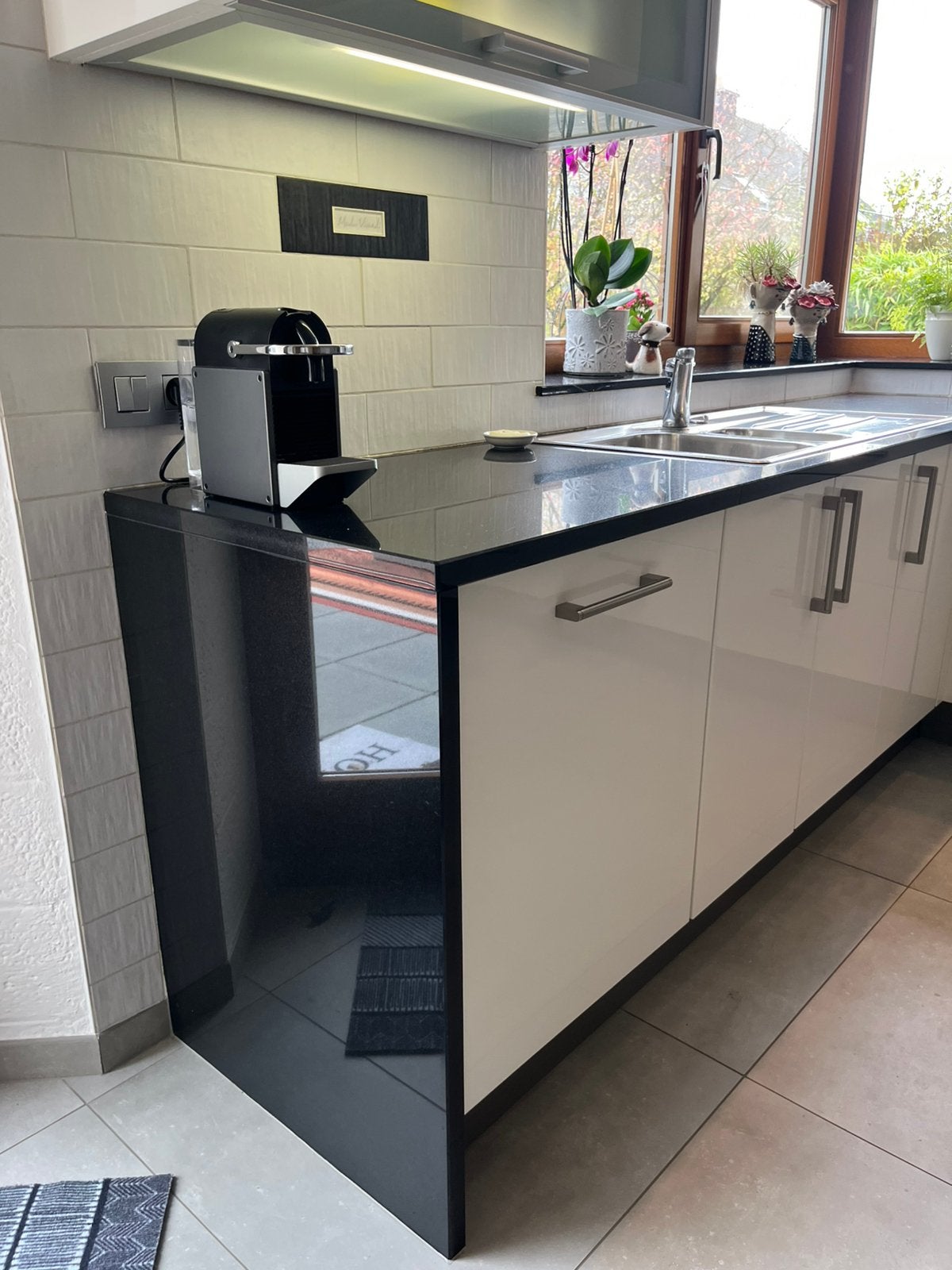 Cuisine equipee avec electromenager haut de gamme, Granit ou Pierre, Brillant ou Laqué, Enlèvement, Utilisé