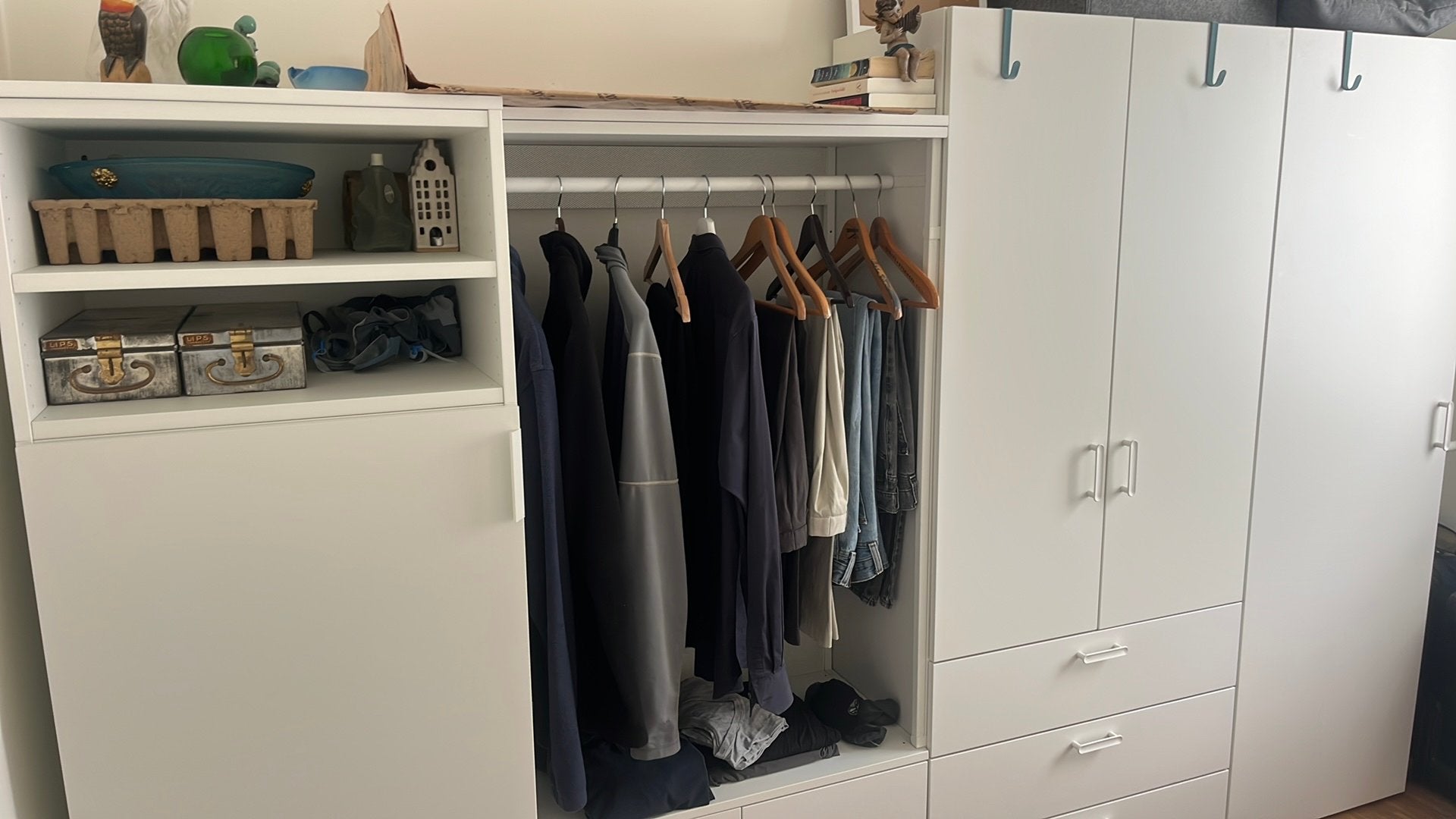 IKEA Kledingkast, Huis en Inrichting, Kasten | Kleerkasten, Zo goed als nieuw, Met hangruimte, Ophalen