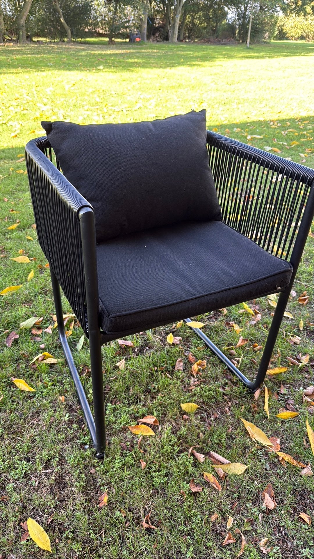 4 zwarte tuinstoelen, Ophalen, Zo goed als nieuw