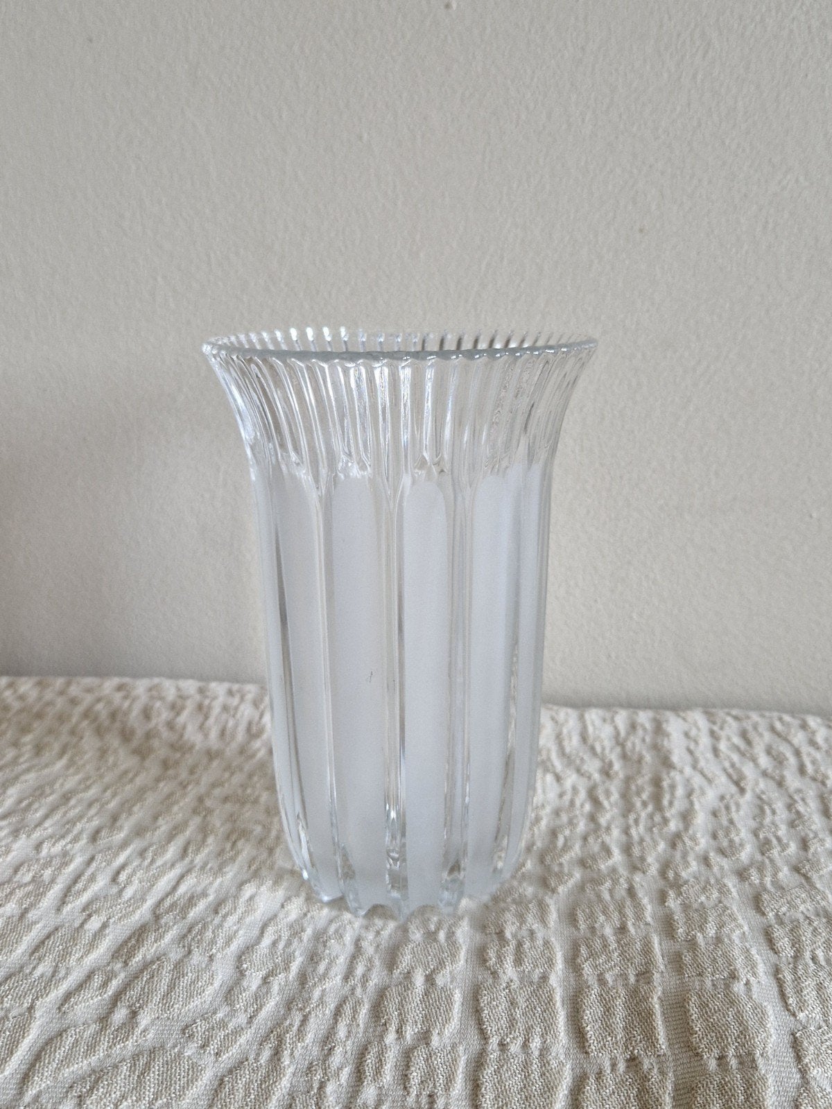 Transparante en matte glazen vaas, Huis en Inrichting, Woonaccessoires | Vazen, Ophalen of Verzenden, Transparant, Glas