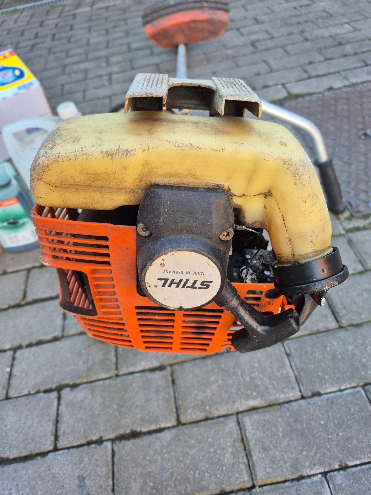 PROFESSIONEEL TUINGEREEDSCHAP, Ophalen, Benzine