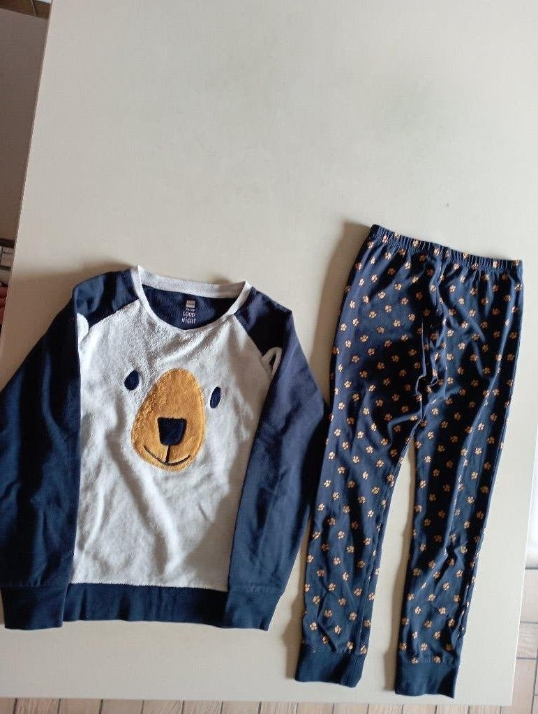 3 knusse pyjama's maat 122, Ophalen of Verzenden, Zo goed als nieuw, Nacht- of Onderkleding