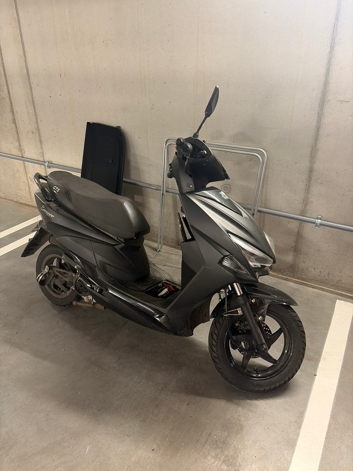 Gts sirocco 50 cc B klasse, Fietsen en Brommers, Ophalen, Zo goed als nieuw