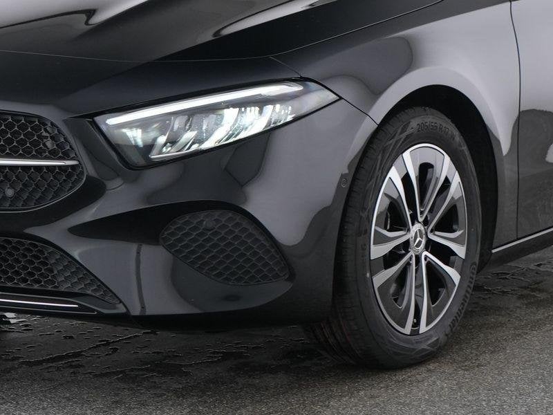 Mercedes-Benz A-Klasse 180 Hatchback Luxury Line | Smartphon, 100 kW, Achat, 1440 kg, Euro 6